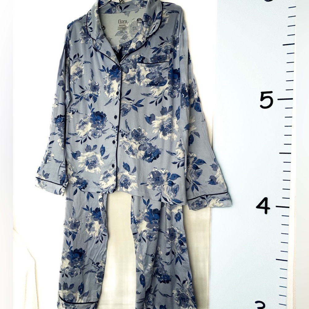 Flora by Flora Nikrooz Cottagecore Blue Floral 2PC Pajama Set Medium‎ 10/12